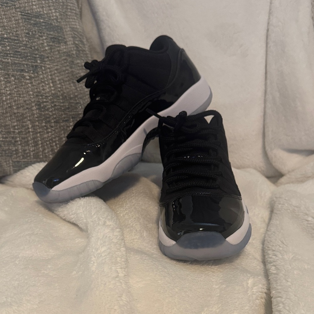 Air Jordan 11 “Space Jam” Retro Low (GS)